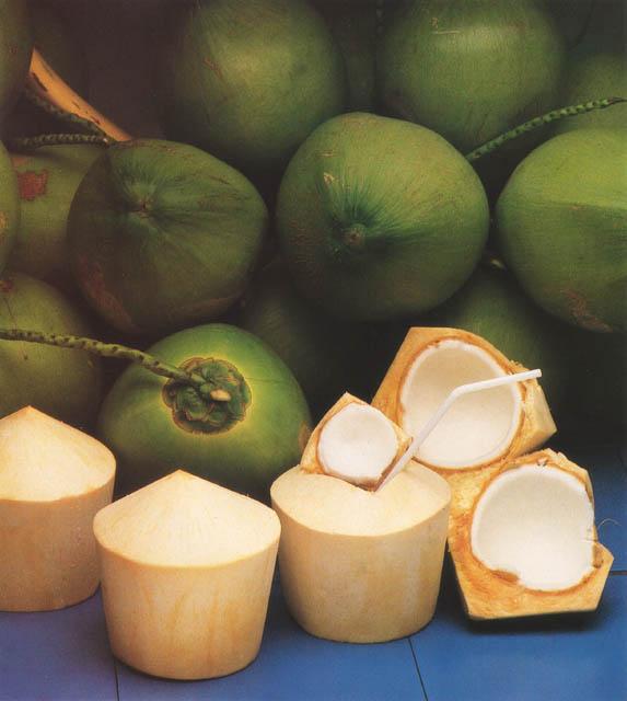 vergleich grün geschält kokosnüsse